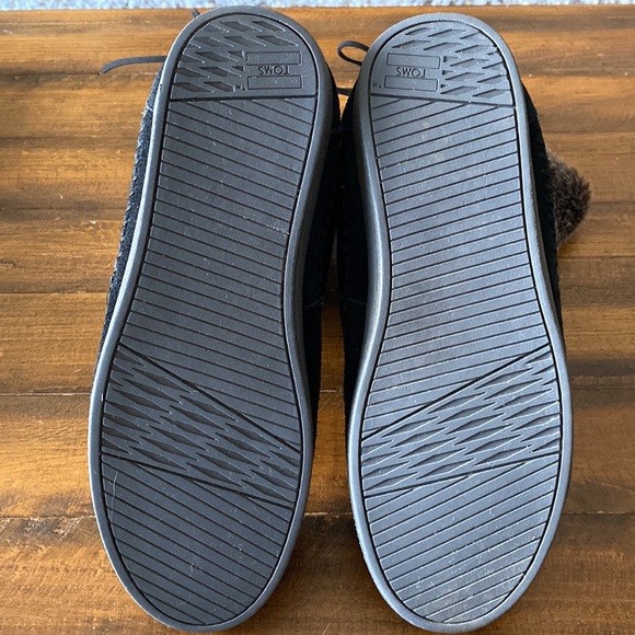 Tom’s winter boots - Picture 4 of 5